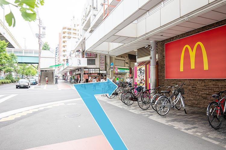 3.マクドナルドの角を右折します